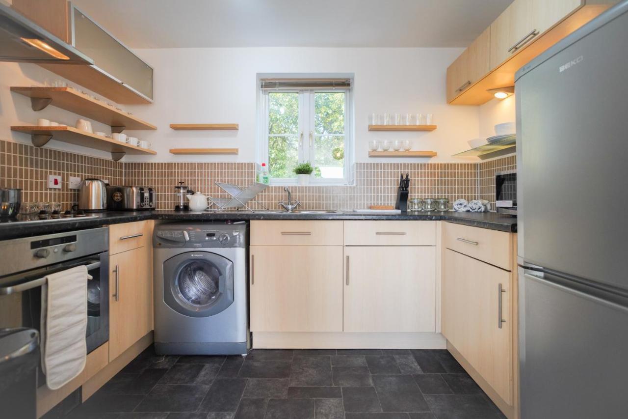 Stylish Apartment With Private Parking Cardiff Eksteriør bilde
